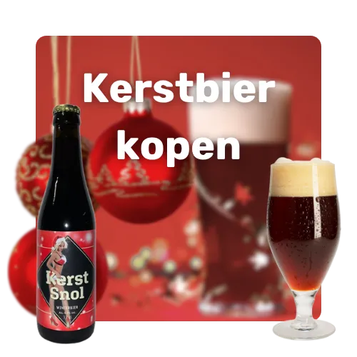 Donker kerstbier in glas met kerstballen op de achtergrond – kerstbier kopen.